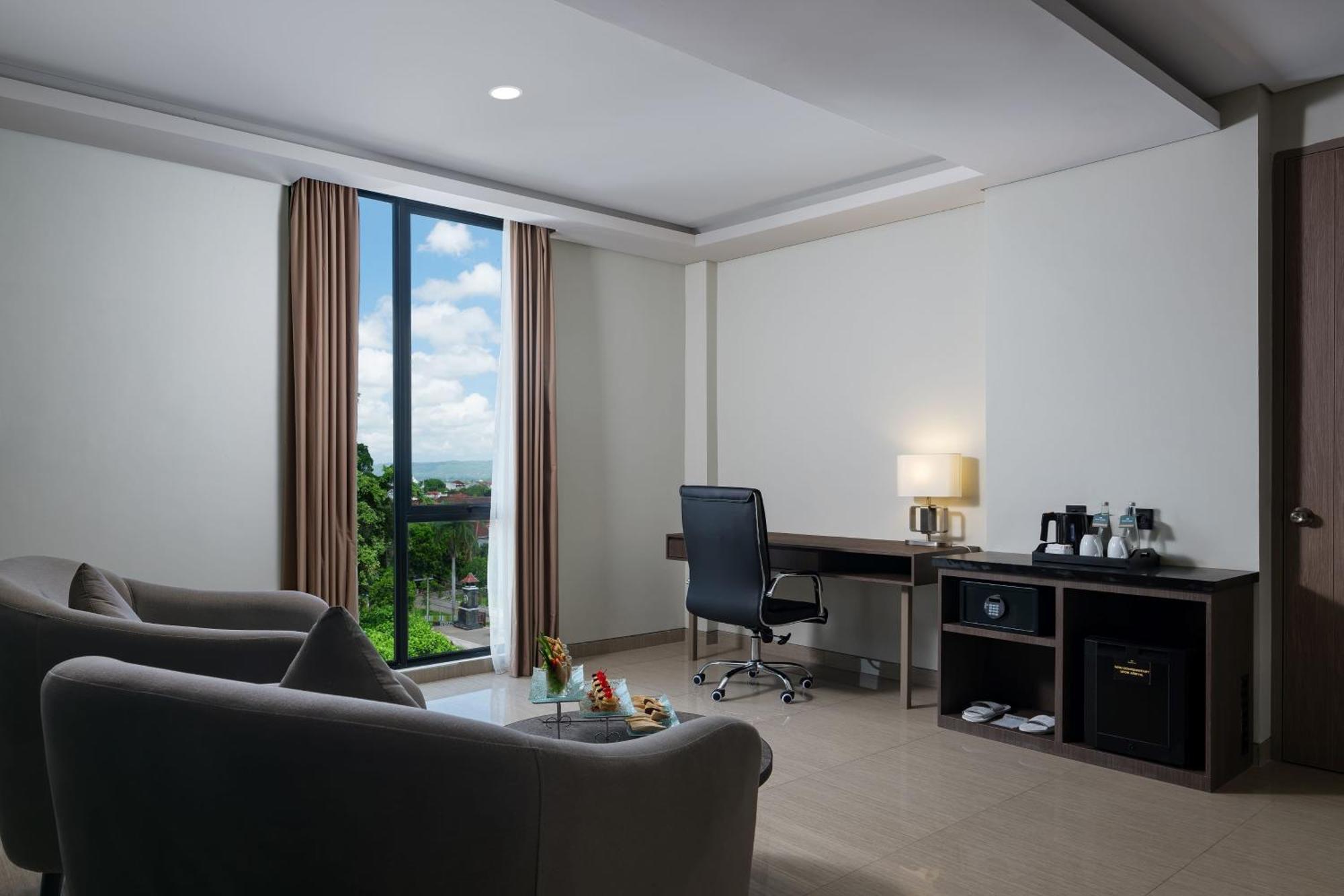 Hotel Santika Blitar Exterior photo