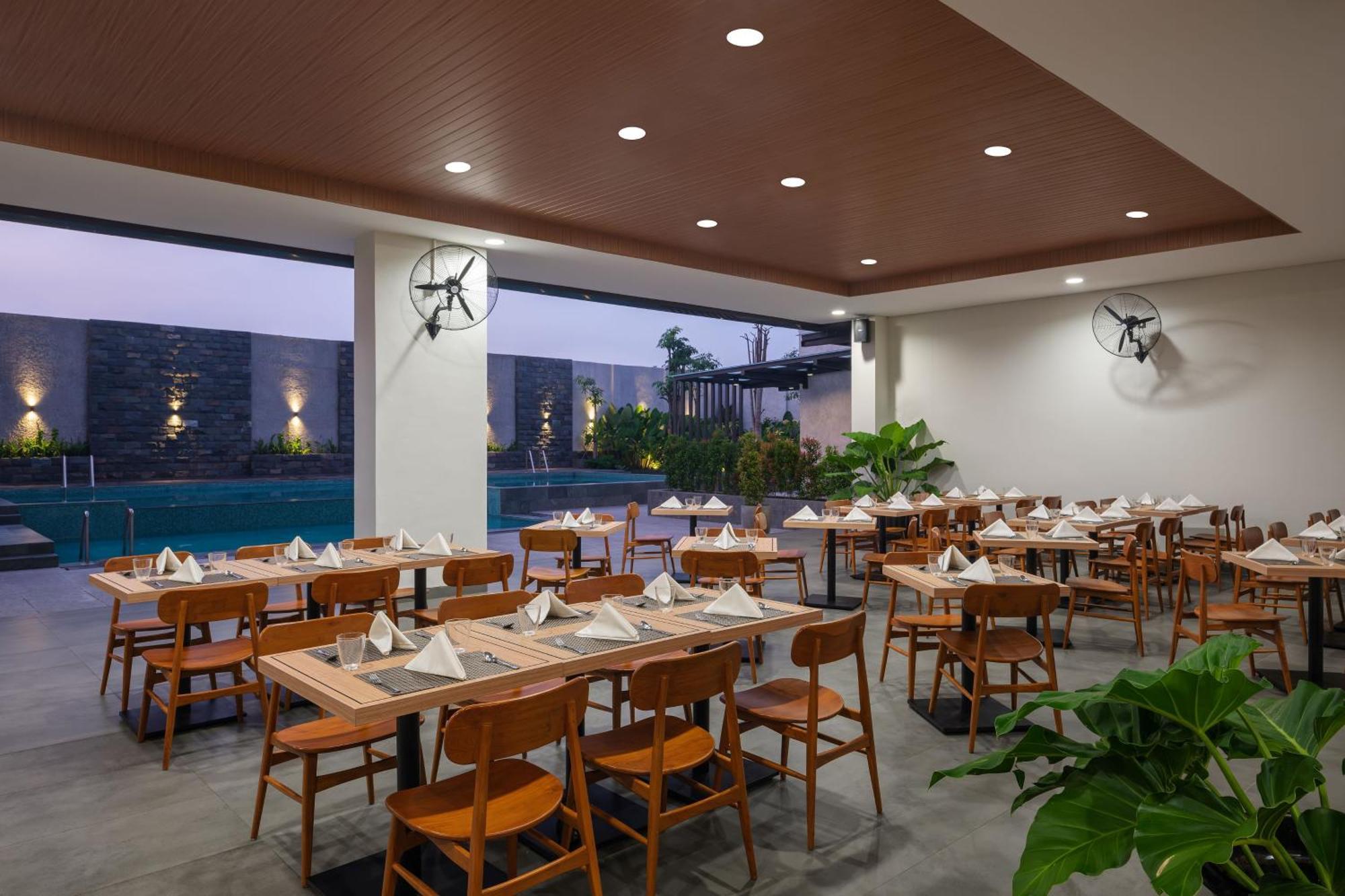 Hotel Santika Blitar Exterior photo